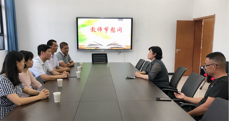 情系教育事業(yè)，慰問(wèn)溫暖人心