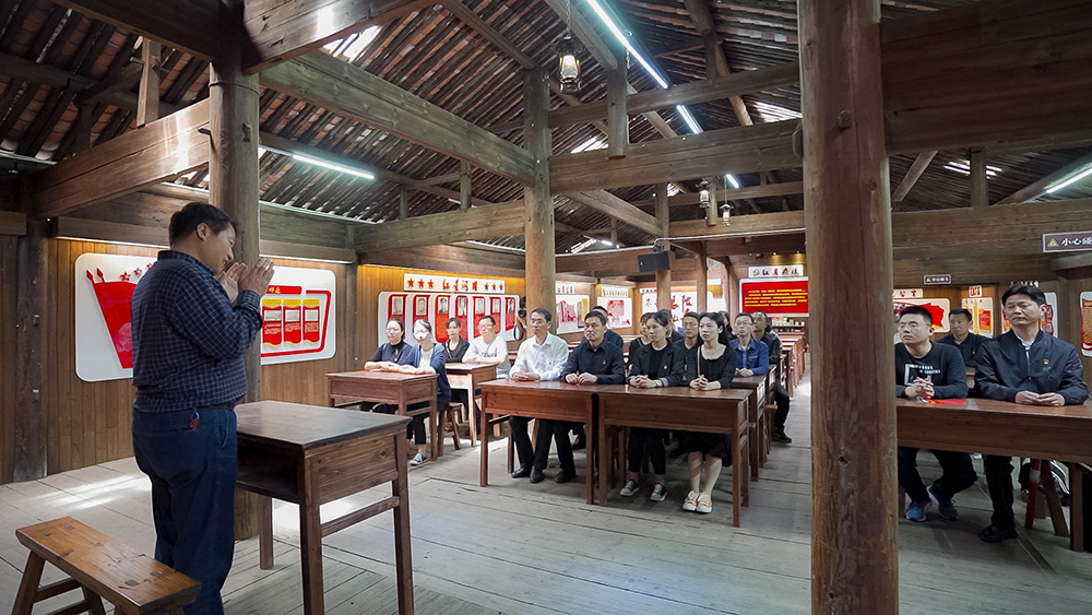 屯溪區(qū)國投集團開展學黨史、祭英烈主題黨日活動