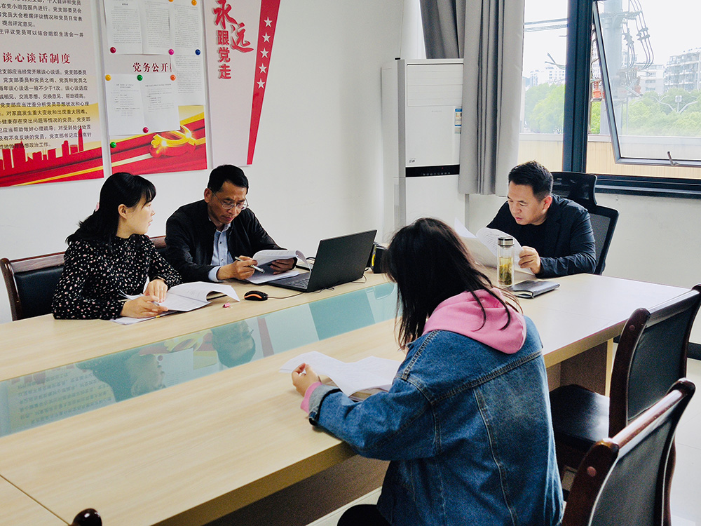 推進主體信用評級，構建集團融資平臺
