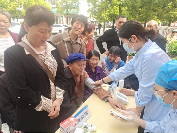 百姓健康系我心，黨員服務(wù)進社區(qū)